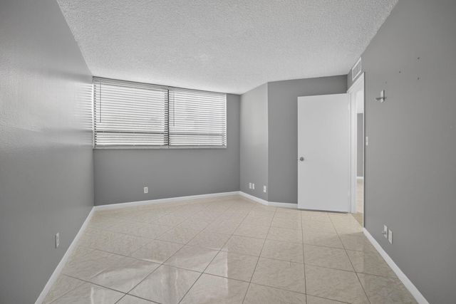 1900 N CONGRESS Avenue 201, West Palm Beach, FL 33401
