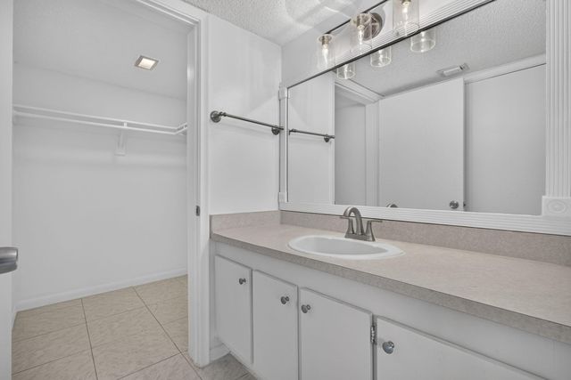 1900 N CONGRESS Avenue 201, West Palm Beach, FL 33401