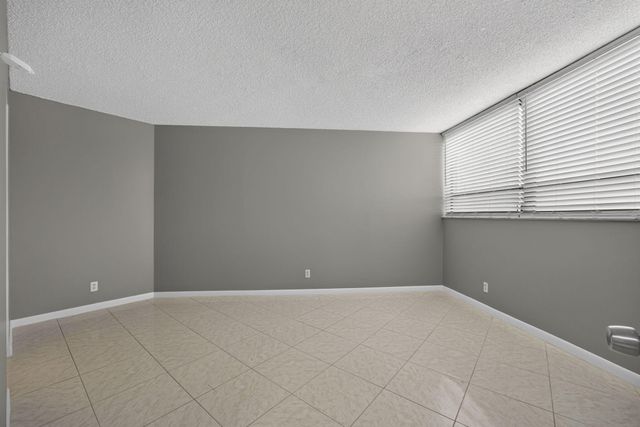 1900 N CONGRESS Avenue 201, West Palm Beach, FL 33401