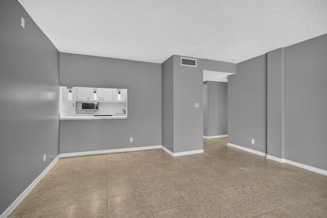 1900 N CONGRESS Avenue 201, West Palm Beach, FL 33401