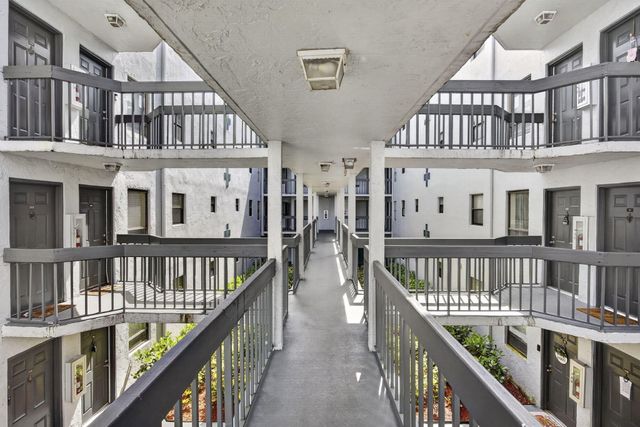 1900 N CONGRESS Avenue 201, West Palm Beach, FL 33401