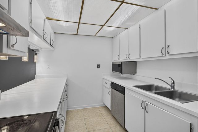 1900 N CONGRESS Avenue 201, West Palm Beach, FL 33401