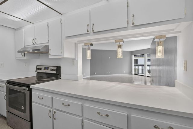 1900 N CONGRESS Avenue 201, West Palm Beach, FL 33401