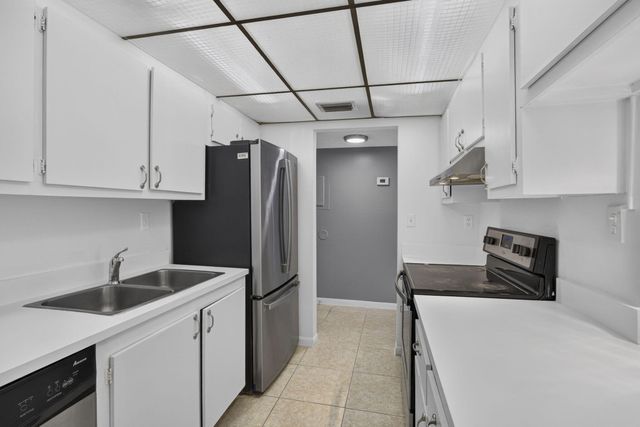 1900 N CONGRESS Avenue 201, West Palm Beach, FL 33401