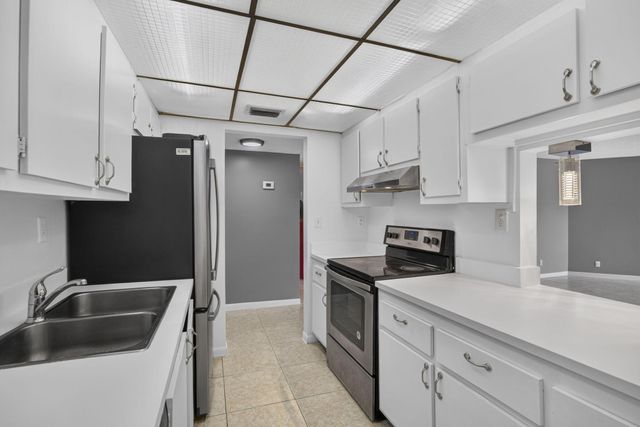 1900 N CONGRESS Avenue 201, West Palm Beach, FL 33401
