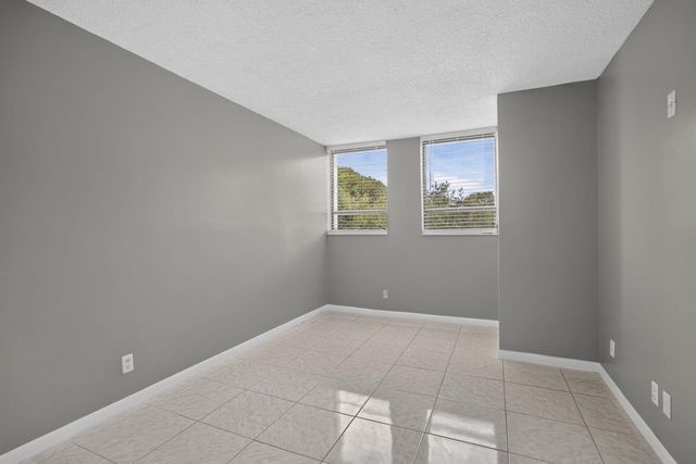 1900 N CONGRESS Avenue 201, West Palm Beach, FL 33401