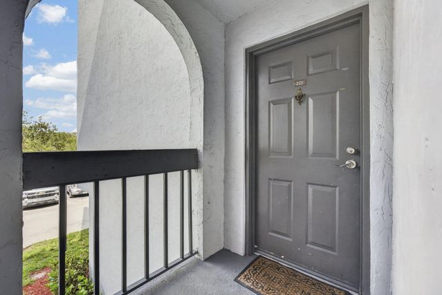 1900 N CONGRESS Avenue 201, West Palm Beach, FL 33401