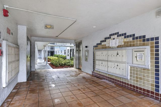 1900 N CONGRESS Avenue 201, West Palm Beach, FL 33401
