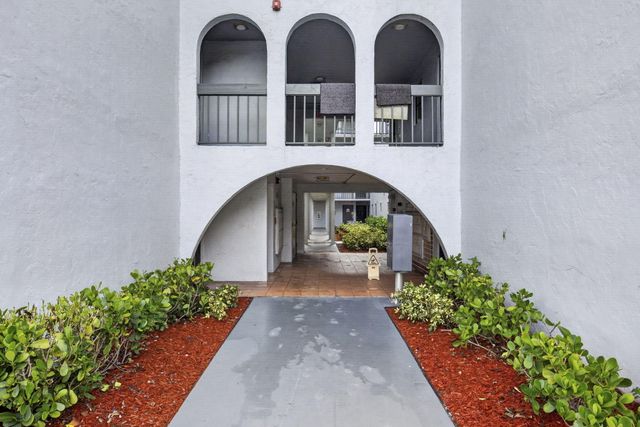 1900 N CONGRESS Avenue 201, West Palm Beach, FL 33401
