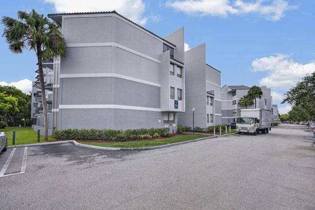 1900 N CONGRESS Avenue 201, West Palm Beach, FL 33401