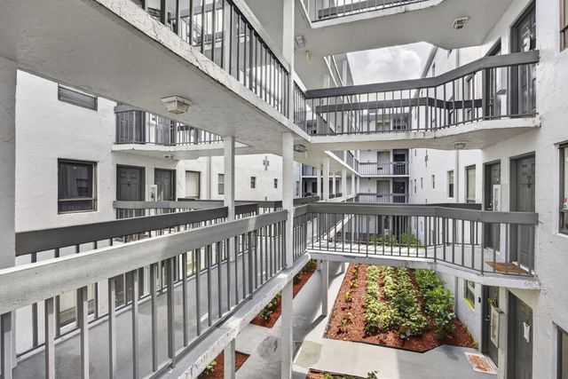 1900 N CONGRESS Avenue 201, West Palm Beach, FL 33401