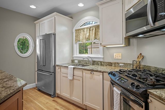 18 Nahant St, Wakefield, MA 01880
