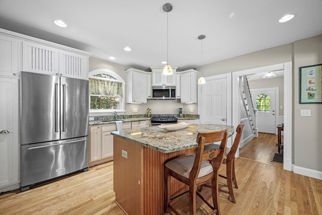 18 Nahant St, Wakefield, MA 01880