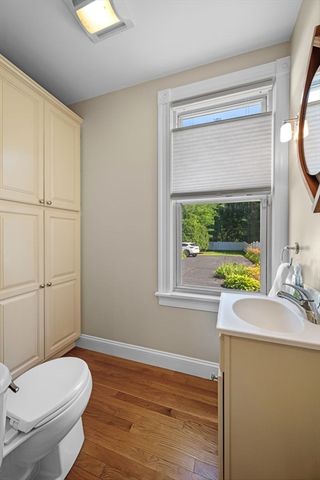 18 Nahant St, Wakefield, MA 01880