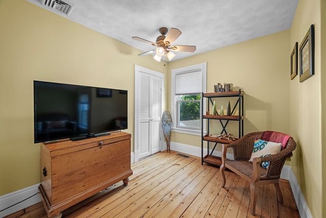 18 Nahant St, Wakefield, MA 01880