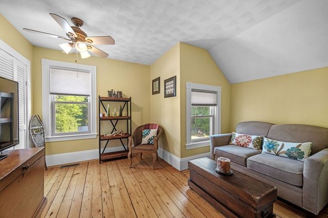 18 Nahant St, Wakefield, MA 01880