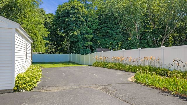 18 Nahant St, Wakefield, MA 01880