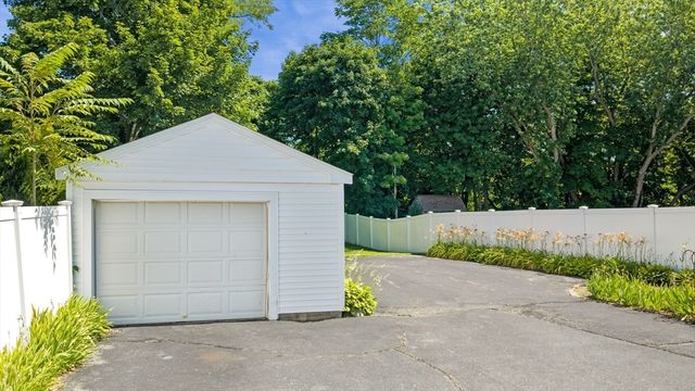 18 Nahant St, Wakefield, MA 01880