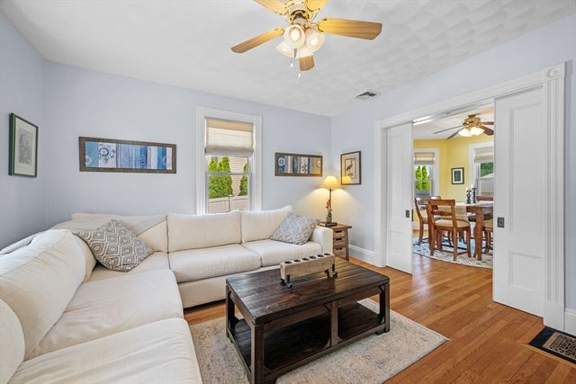 18 Nahant St, Wakefield, MA 01880