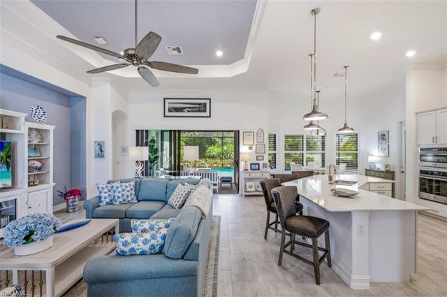 2287 Somerset PL, Naples, FL 34120