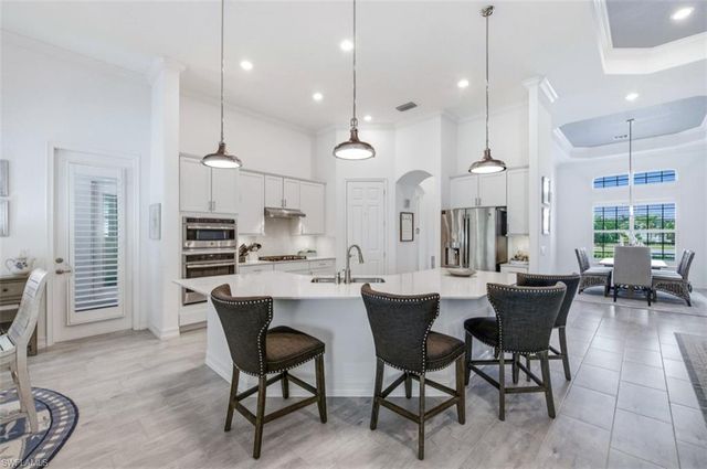 2287 Somerset PL, Naples, FL 34120