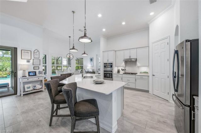 2287 Somerset PL, Naples, FL 34120