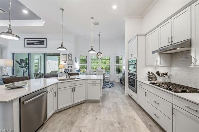 2287 Somerset PL, Naples, FL 34120