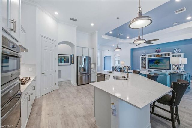 2287 Somerset PL, Naples, FL 34120