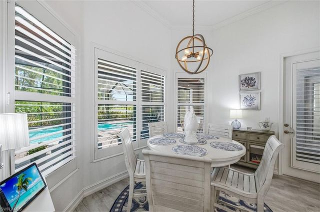 2287 Somerset PL, Naples, FL 34120