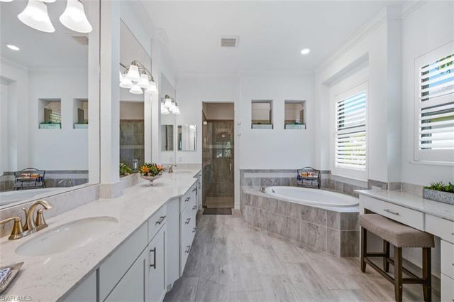 2287 Somerset PL, Naples, FL 34120