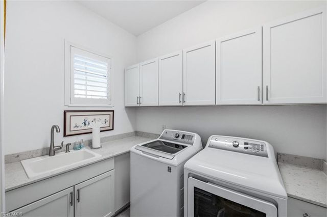 2287 Somerset PL, Naples, FL 34120