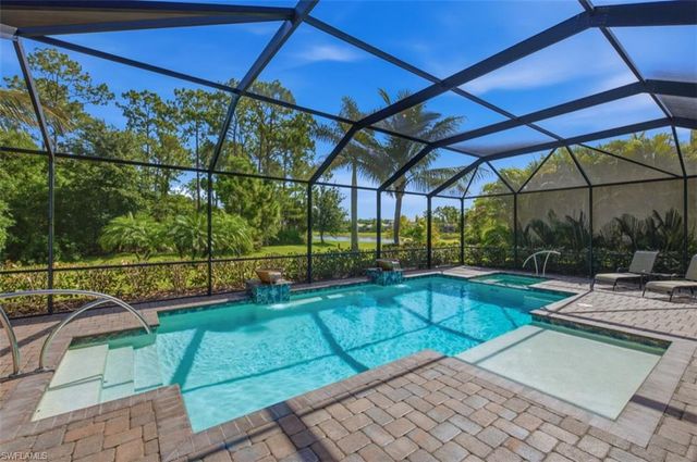 2287 Somerset PL, Naples, FL 34120