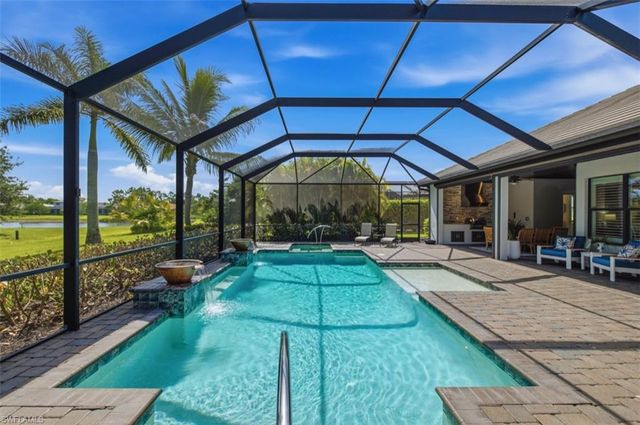 2287 Somerset PL, Naples, FL 34120