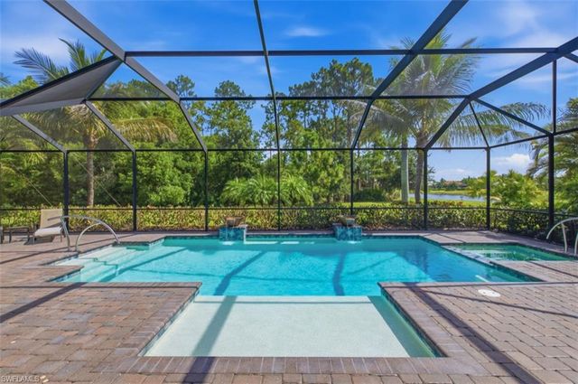 2287 Somerset PL, Naples, FL 34120