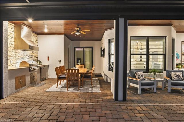 2287 Somerset PL, Naples, FL 34120