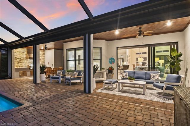 2287 Somerset PL, Naples, FL 34120