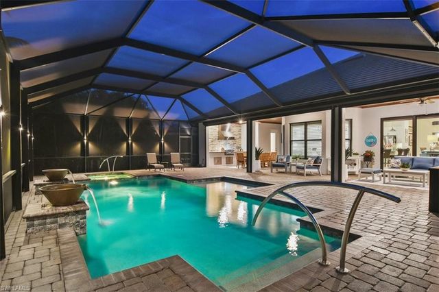 2287 Somerset PL, Naples, FL 34120
