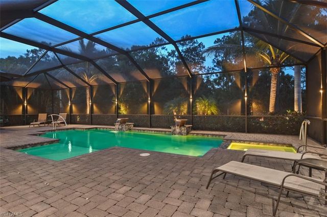 2287 Somerset PL, Naples, FL 34120