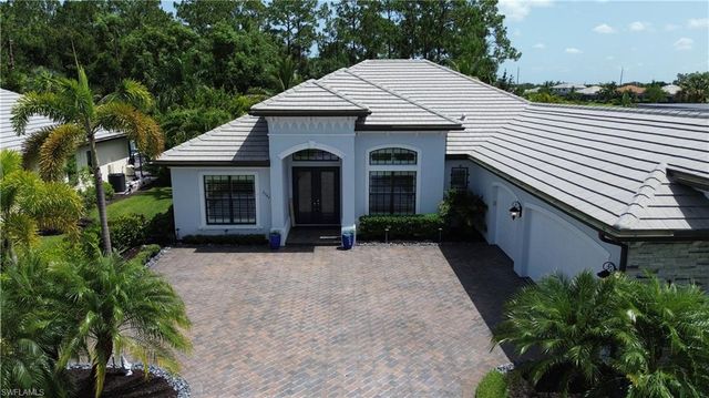 2287 Somerset PL, Naples, FL 34120
