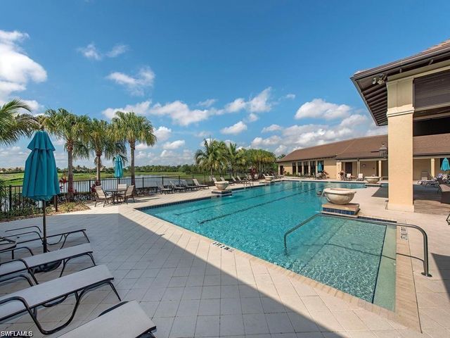 2287 Somerset PL, Naples, FL 34120
