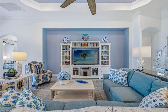 2287 Somerset PL, Naples, FL 34120