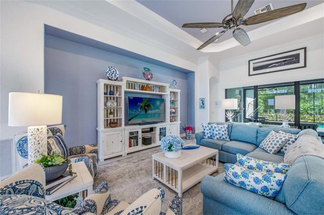 2287 Somerset PL, Naples, FL 34120