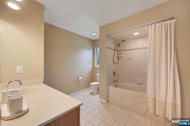 288 Schley Place, Teaneck, NJ 07666