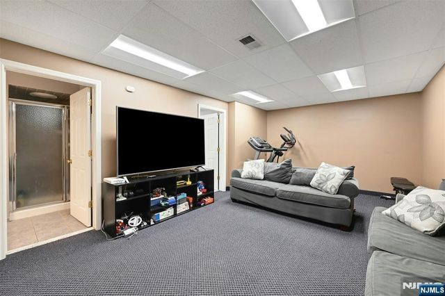 288 Schley Place, Teaneck, NJ 07666