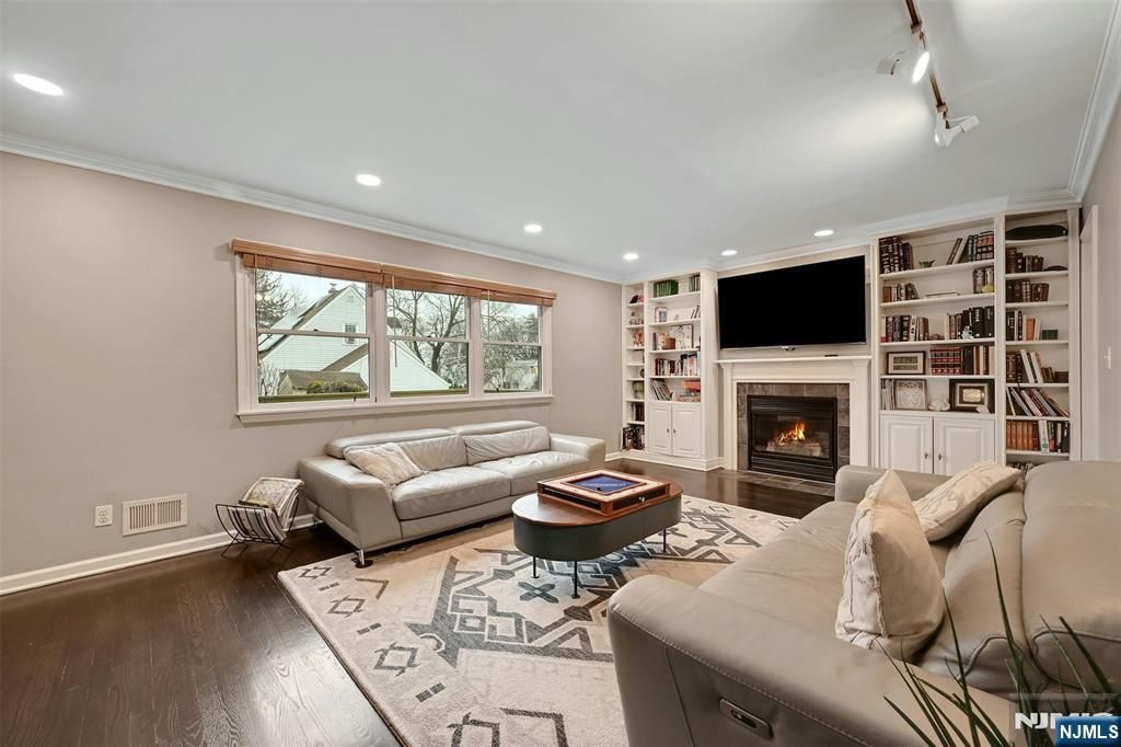 288 Schley Place, Teaneck, NJ 07666