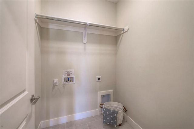 9860 W Greeley Street, Lenexa, KS 66227