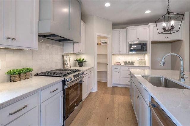 9860 W Greeley Street, Lenexa, KS 66227