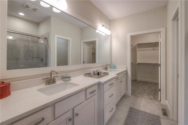 9860 W Greeley Street, Lenexa, KS 66227