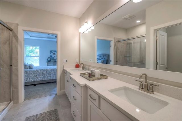 9860 W Greeley Street, Lenexa, KS 66227