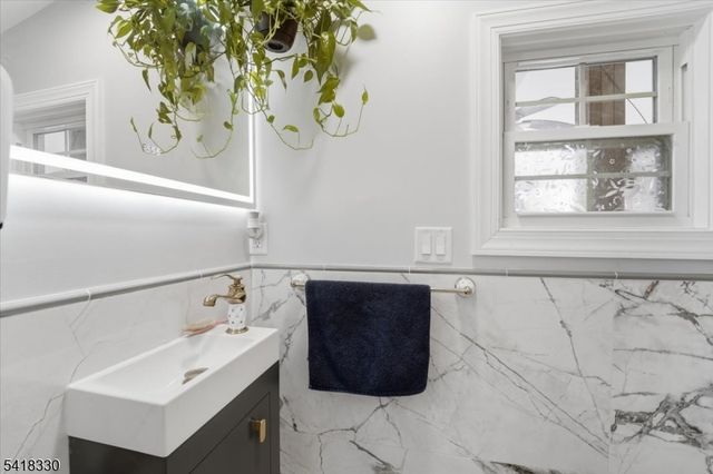 60 Stewart Ave, Kearny Town, NJ 07032